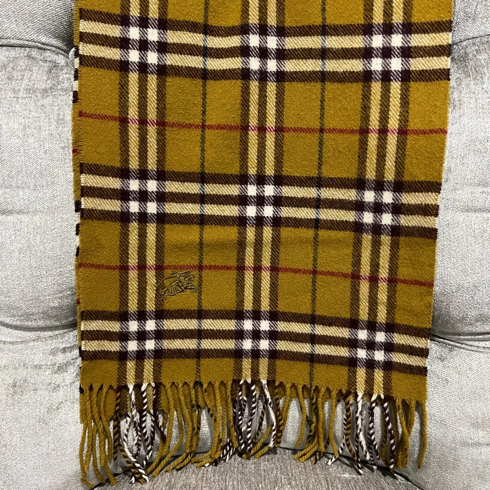 Authentic Burberry London Scarf - EUC - Picture 3 of 8